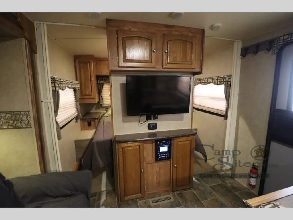 2014 Forest River Rockwood Ultra Lite 2702SS, Photos photo 3