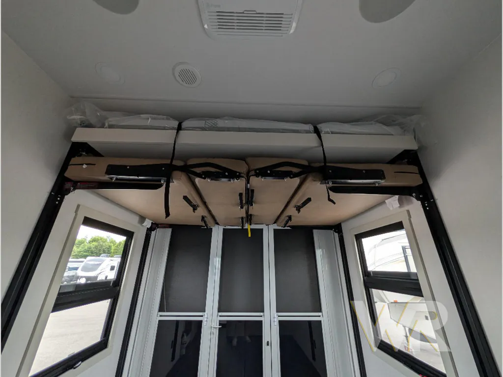 2027 Brinkley Model G 3970, Photos photo 18