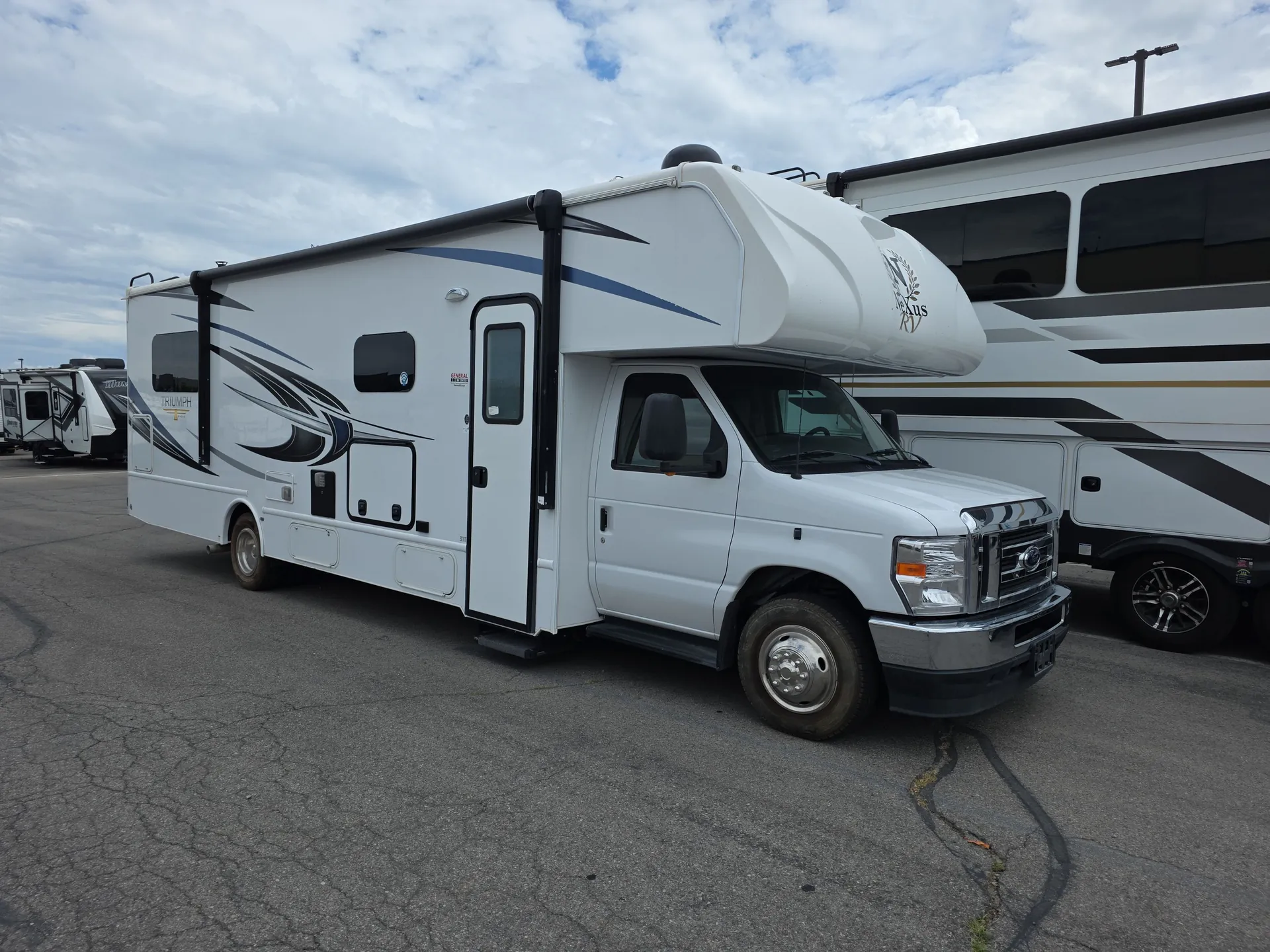 2024 Nexus Triumph 31T - Photo 2