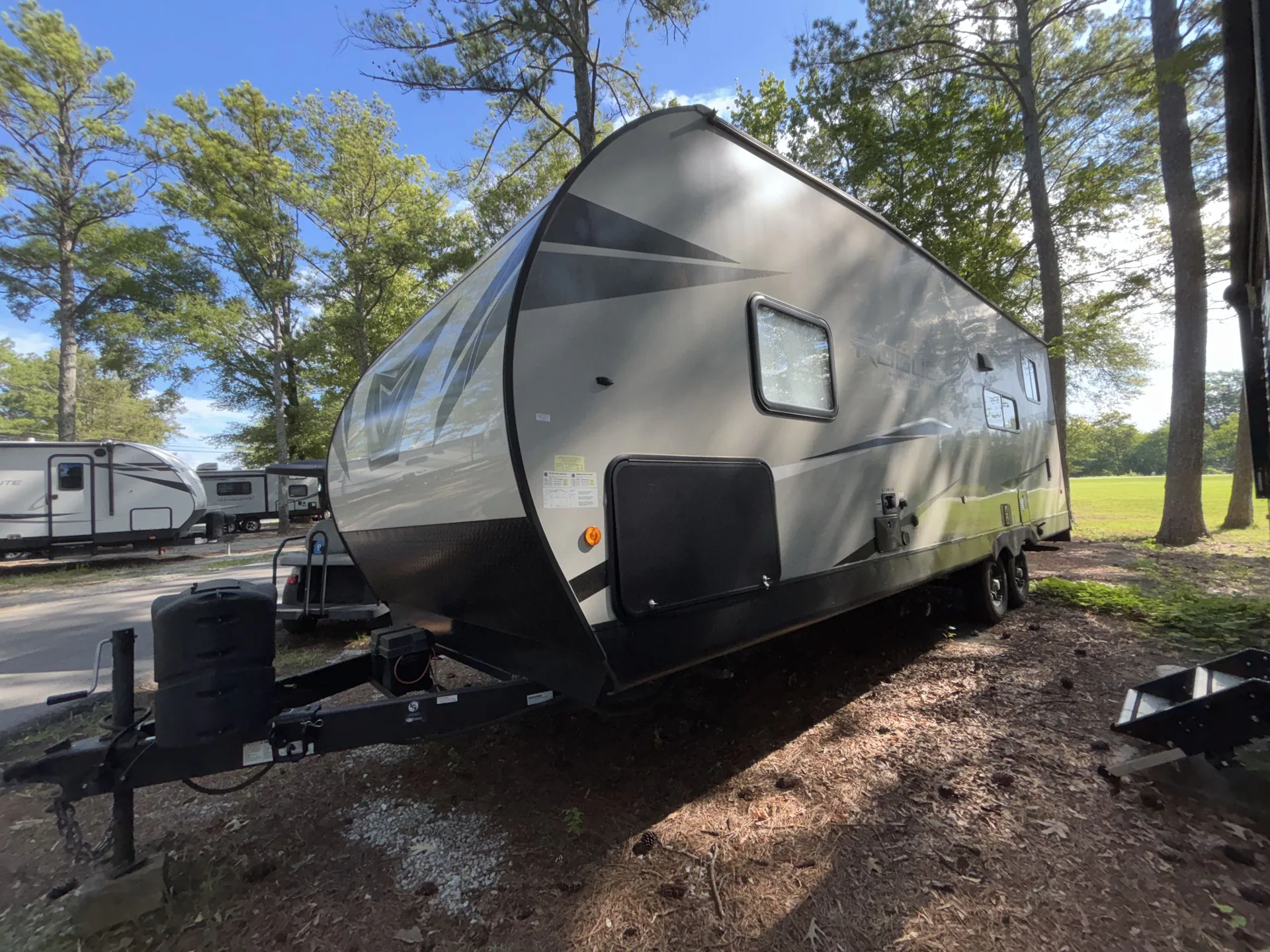2021 Forest River Vengeance Rogue 25V — off campside
