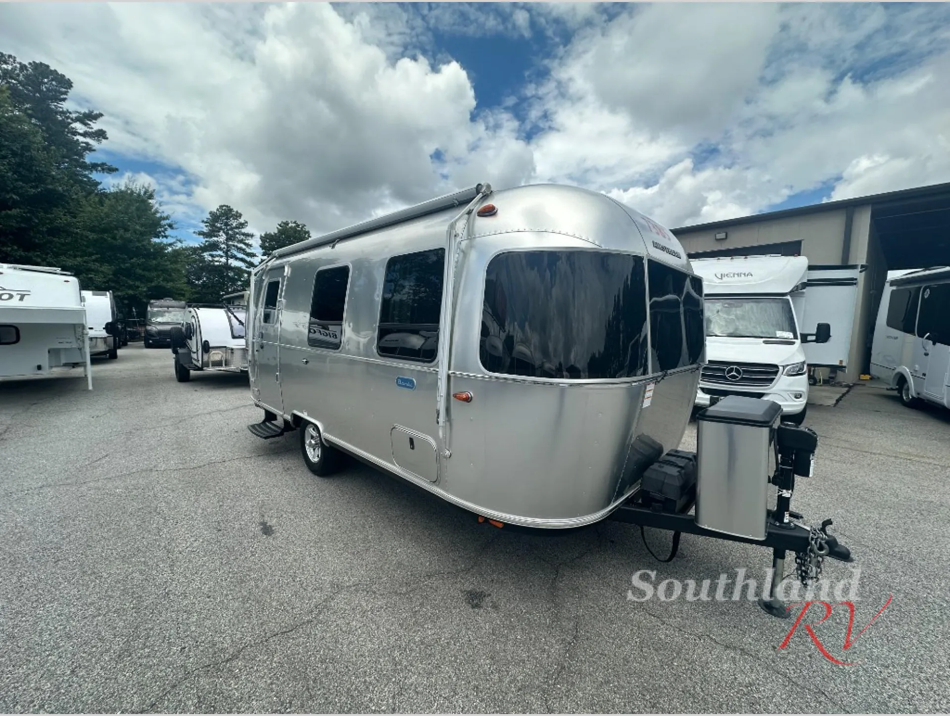 2024 Airstream Bambi 22FB - Photo 2