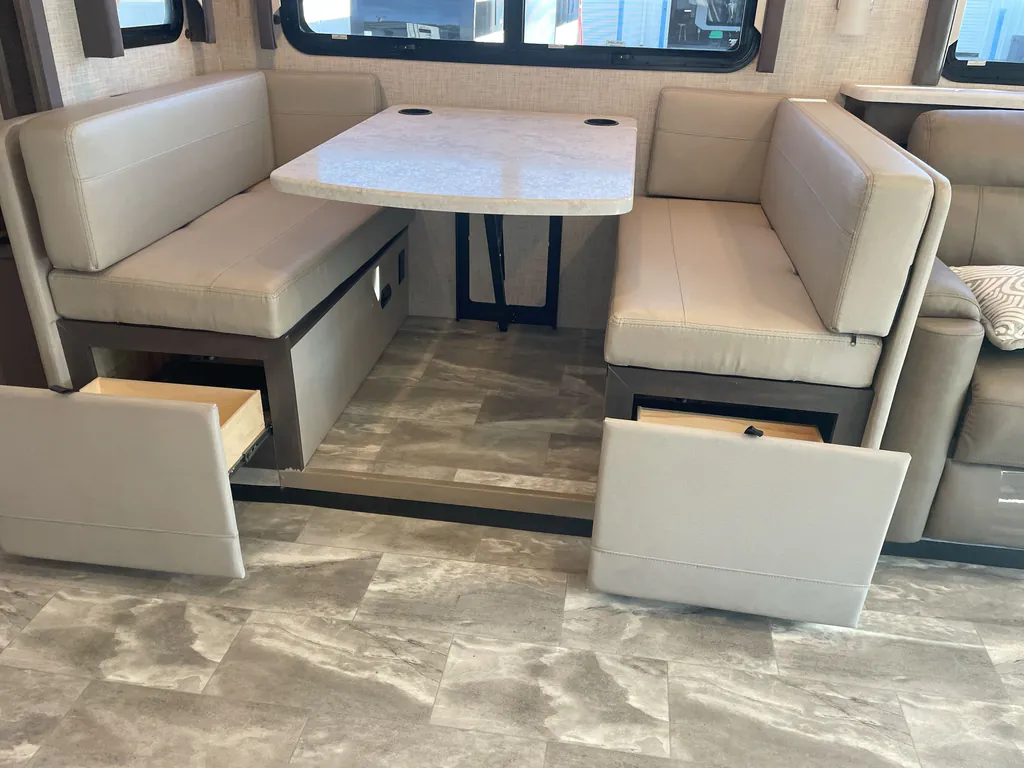 2023 Thor Motor Coach Challenger 35MQ, Photos photo 43