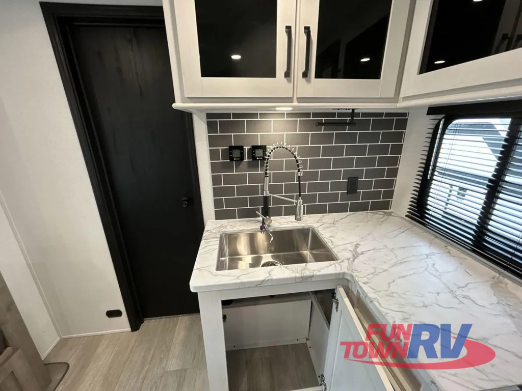 2026 Forest River Solaire 3150TBSS, Photos photo 13
