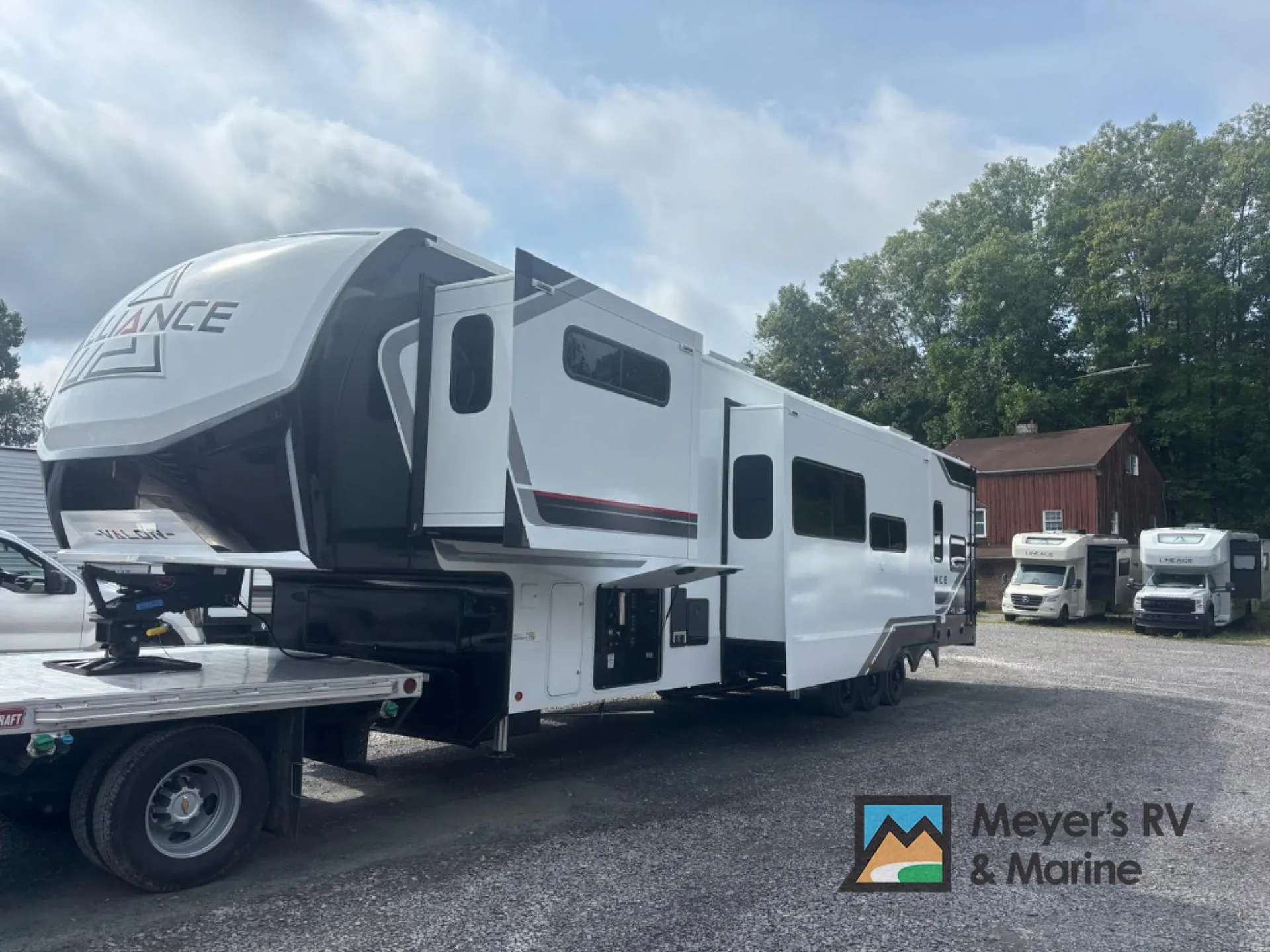 2027 Alliance RV Valor 4213 - Photo 2