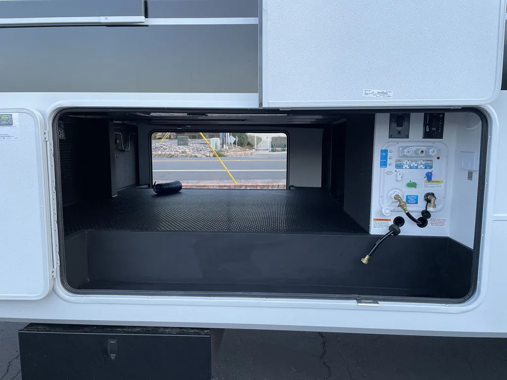 2026 Brinkley Model Z 3600, Photos photo 5