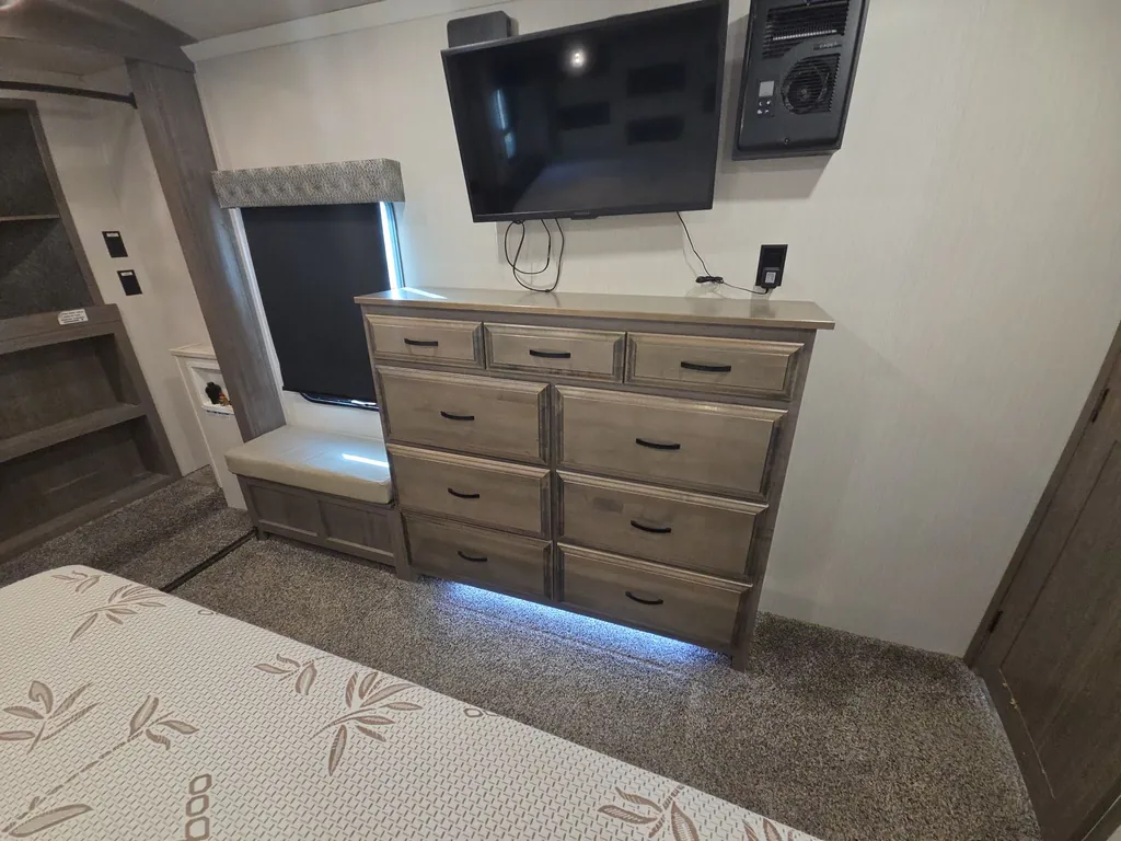 2021 Forest River Cedar Creek Champagne Edition 38EL, Photos photo 27