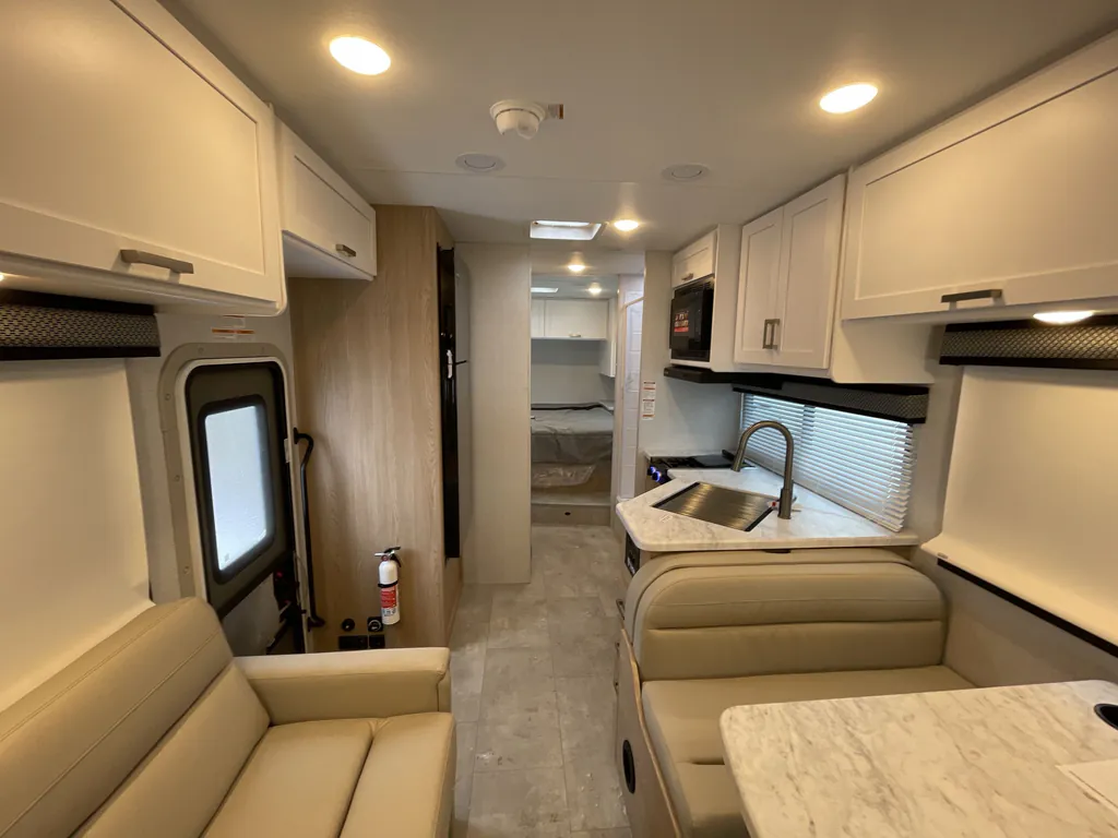 2026 Thor Motor Coach Freedom Elite 28HZ, Photos photo 3