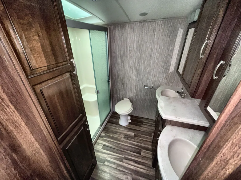 2018 Forest River Cardinal Estate 3456RL, Photos photo 17