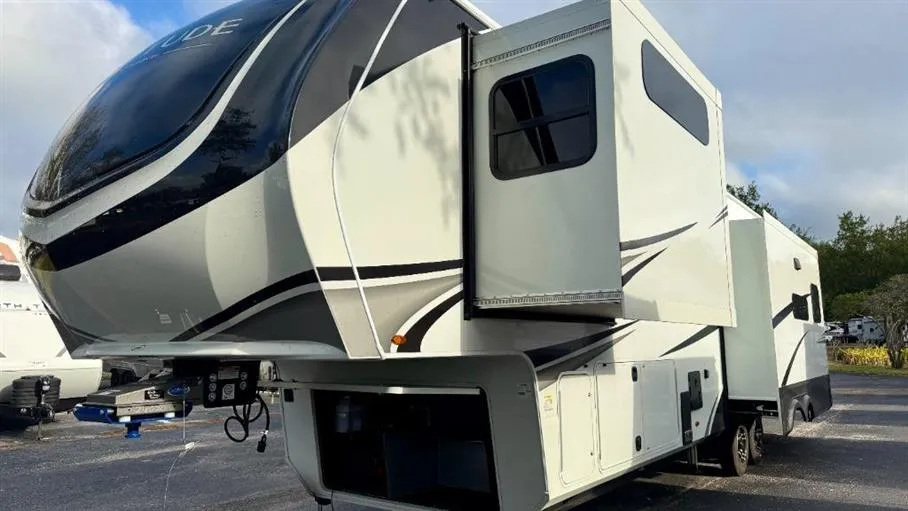 2026 Grand Design Solitude 370DV - Photo 4