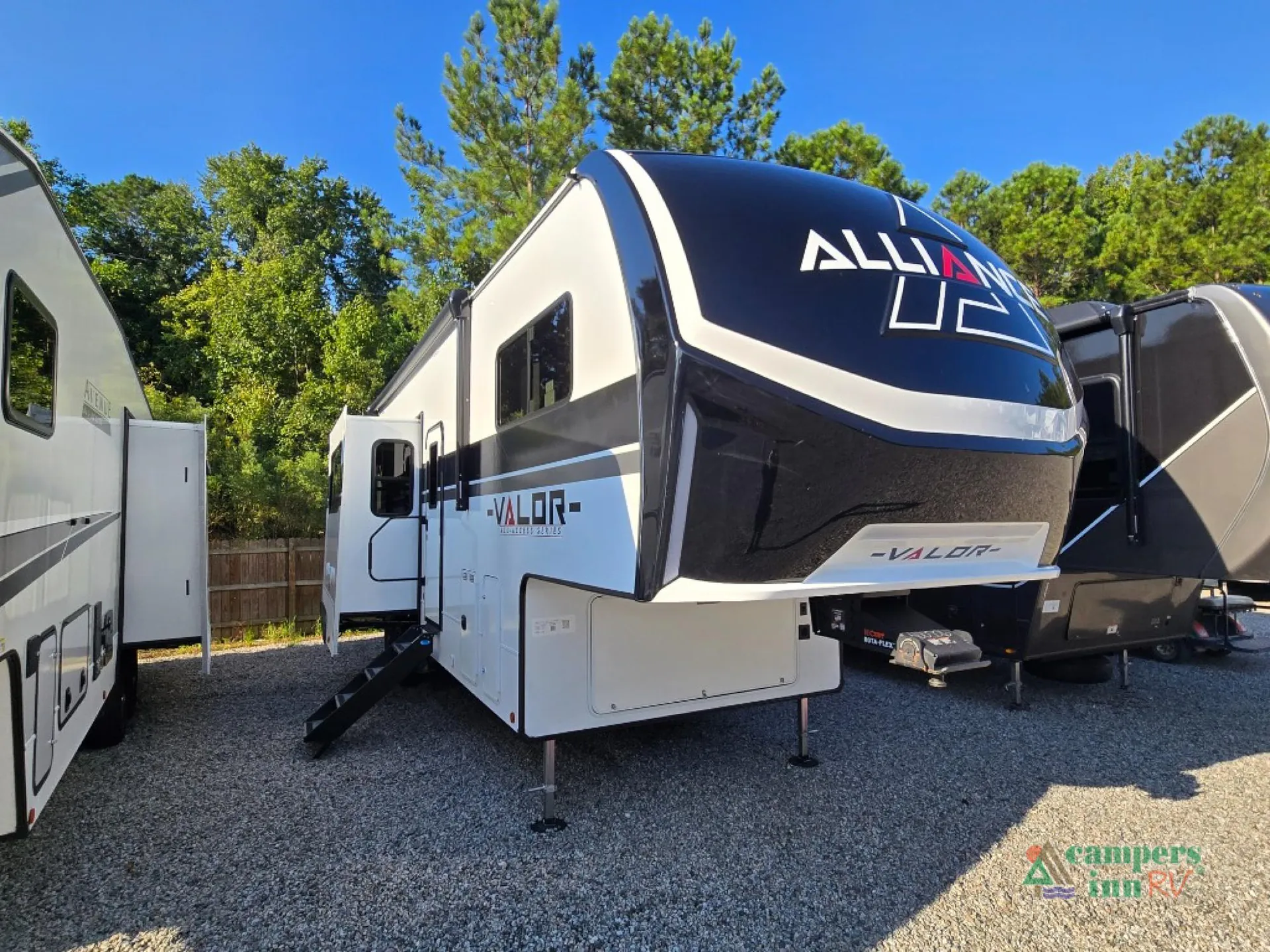2026 Alliance RV Valor 32A10 - Photo 3