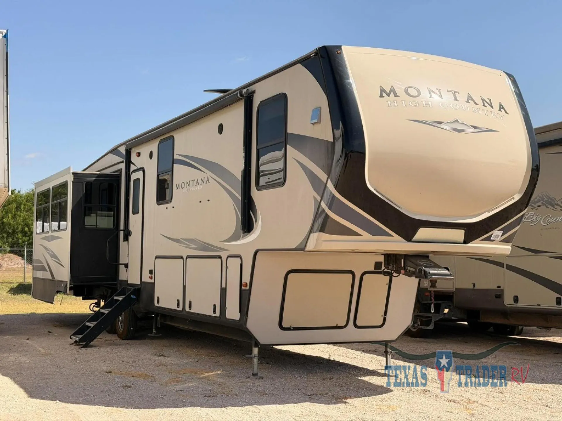 2020 Keystone Montana 3855BR - Photo 2