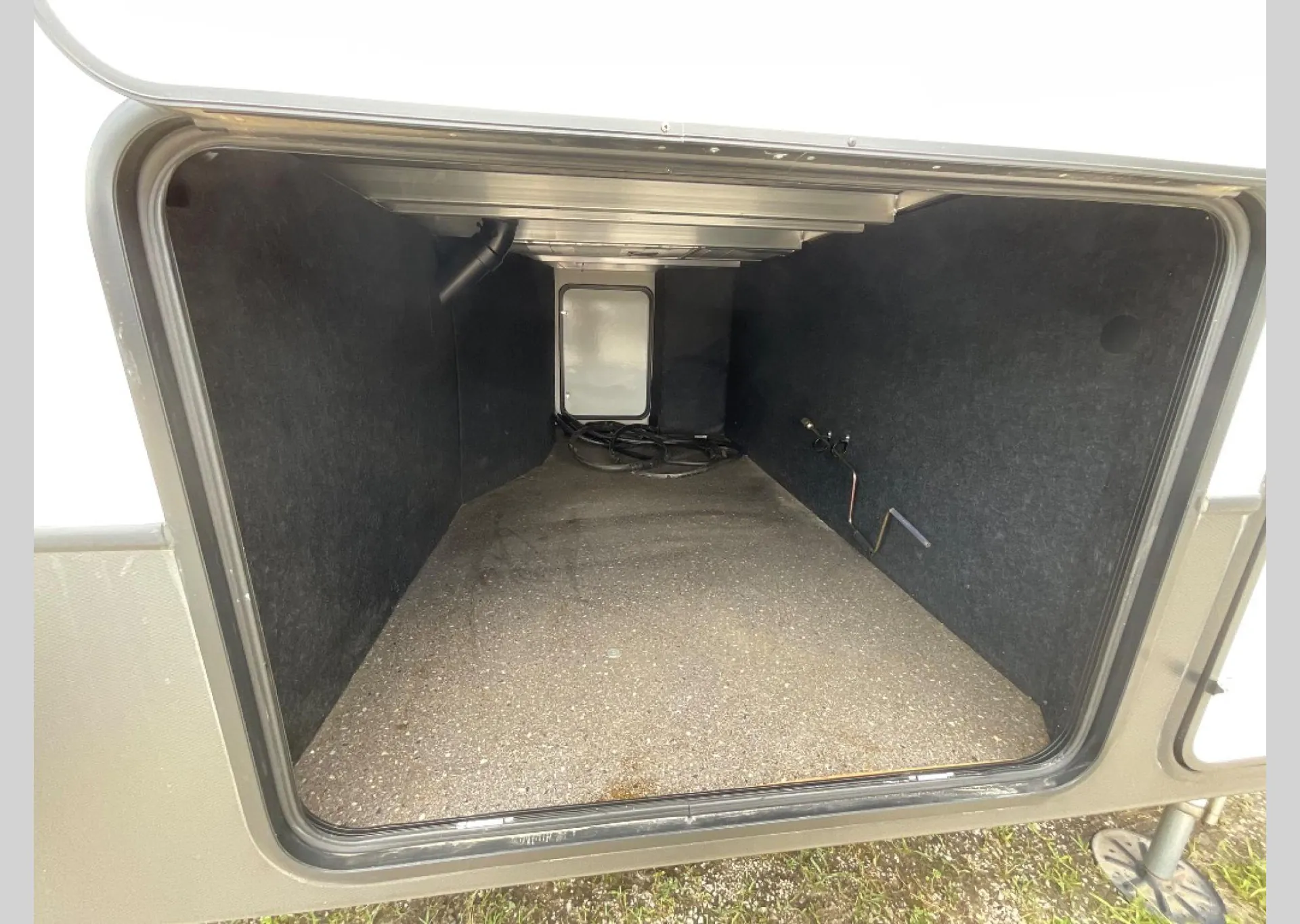 2021 Keystone Avalanche 295RK - Photo 3