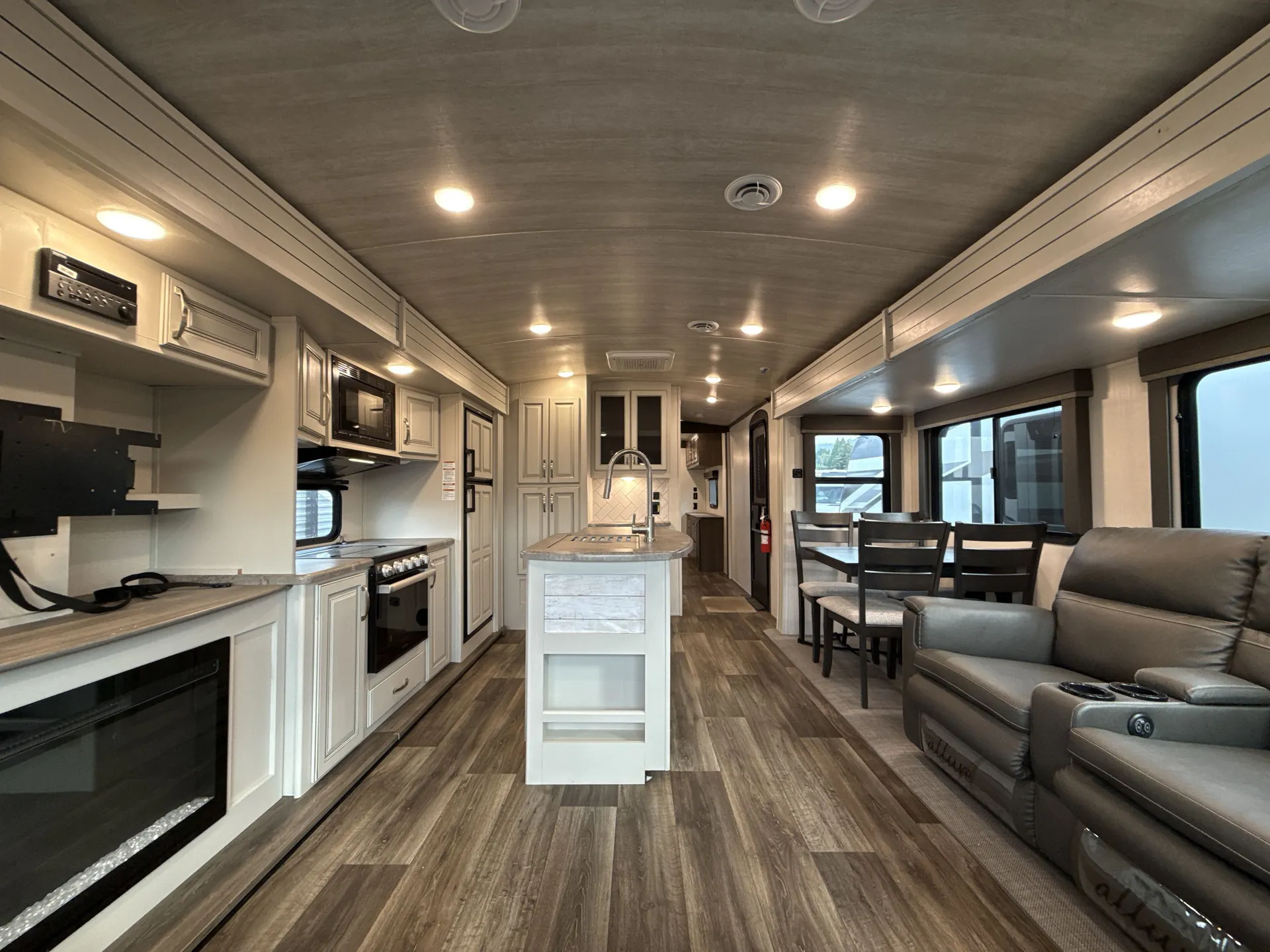 2022 Keystone Cougar Half-Ton 33RLI — living area main