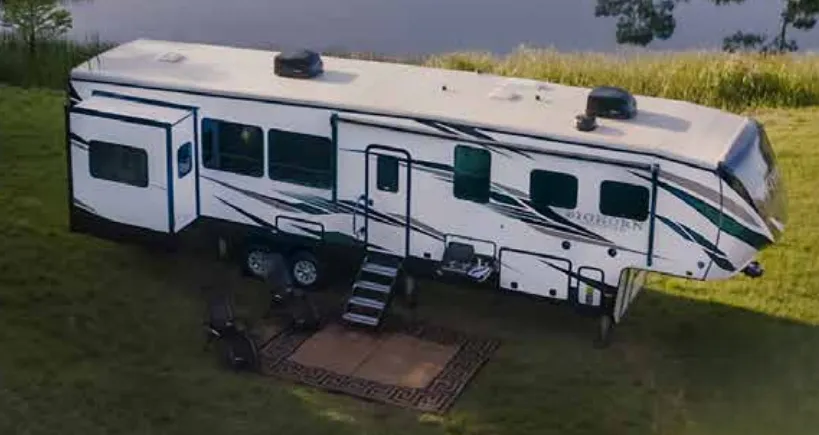 Heartland Bighorn Traveler 37FB exterior