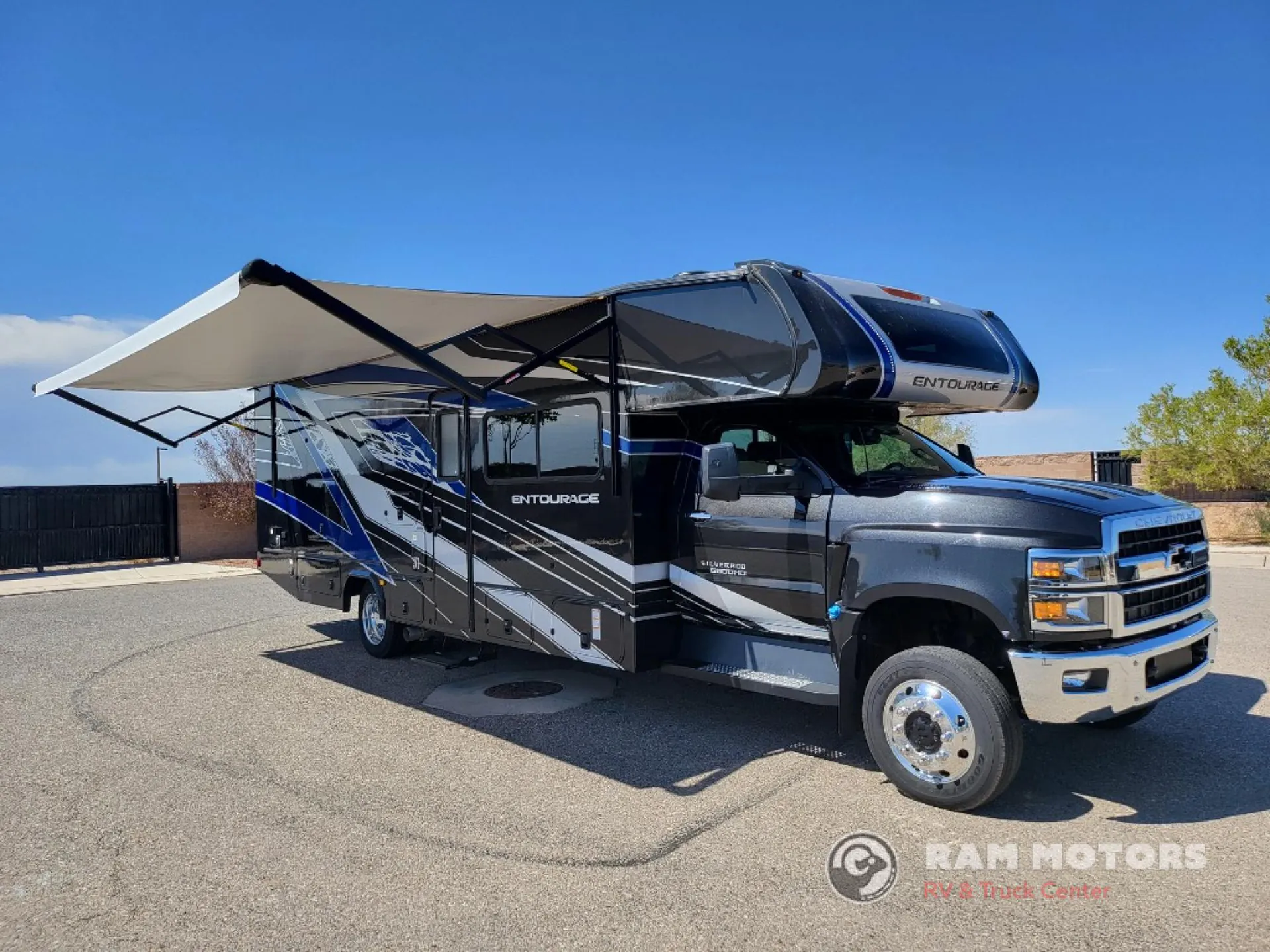 2023 Coachmen Entourage 330DS - Photo 2