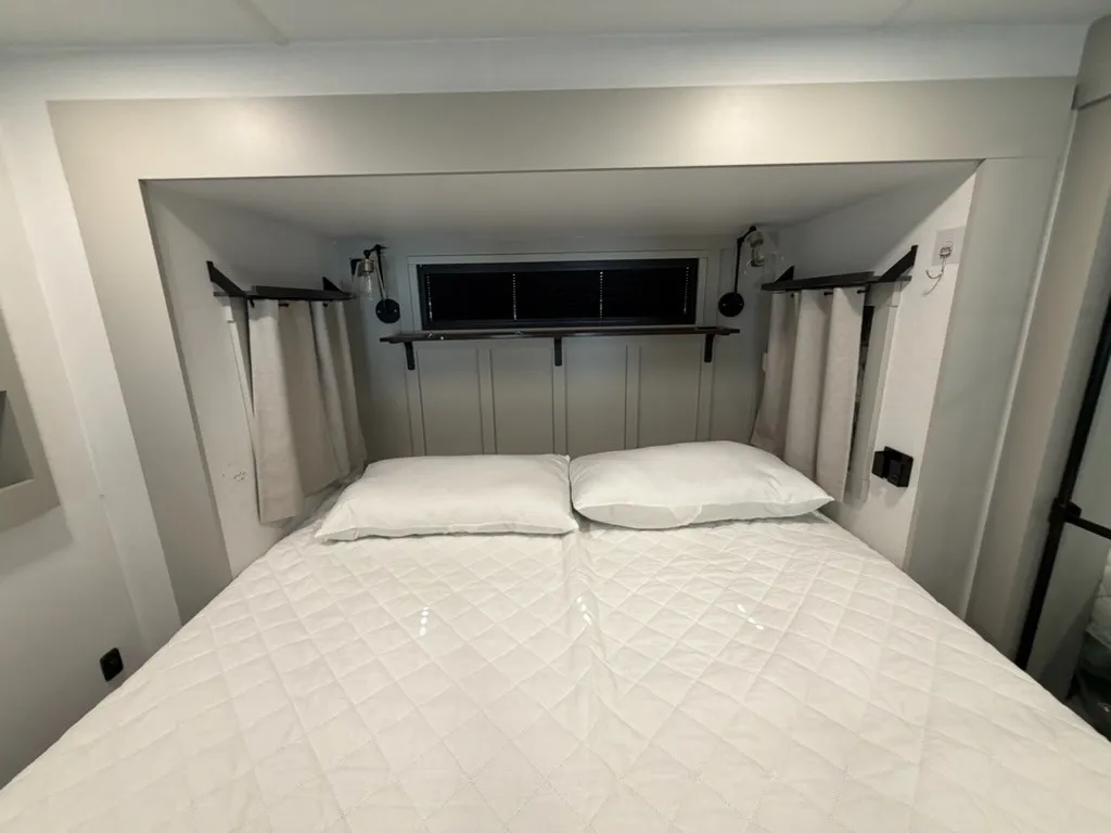 2025 Brinkley Model G 4100, Photos photo 27