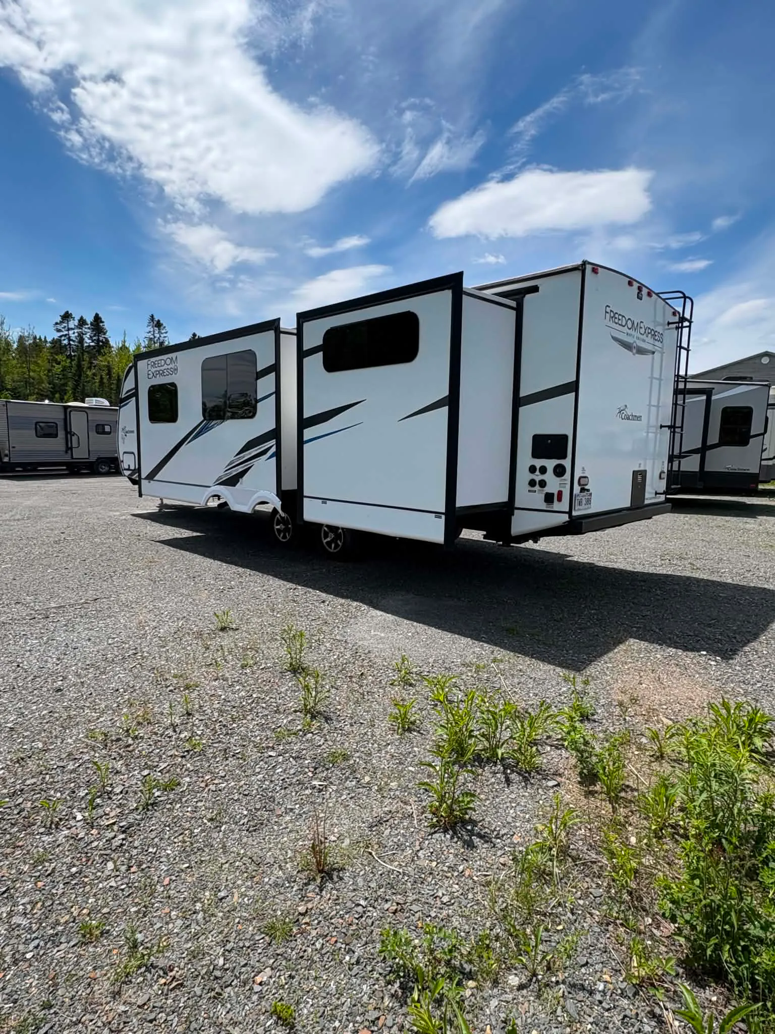 2022 Coachmen Freedom Express 320BHDS - Photo 3