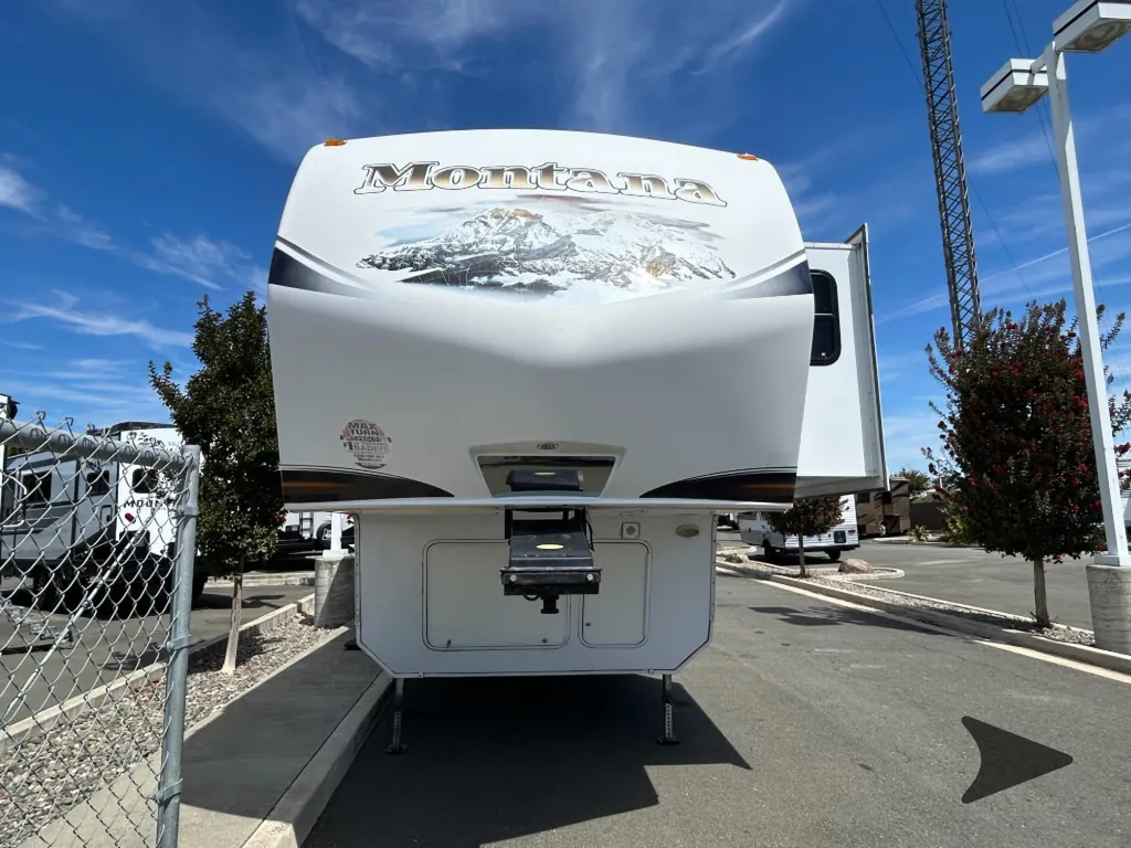 2012 Keystone Montana 3100RL, Photos photo 3