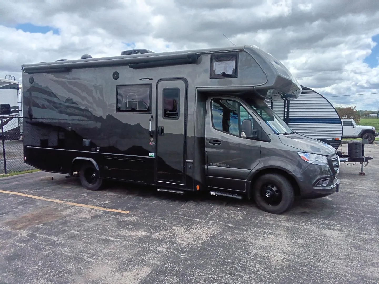 2024 Dynamax ISATA 3 34FWSFXM - Photo 4