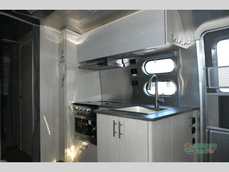 2026 Airstream Flying Cloud 25FB - Photo 4