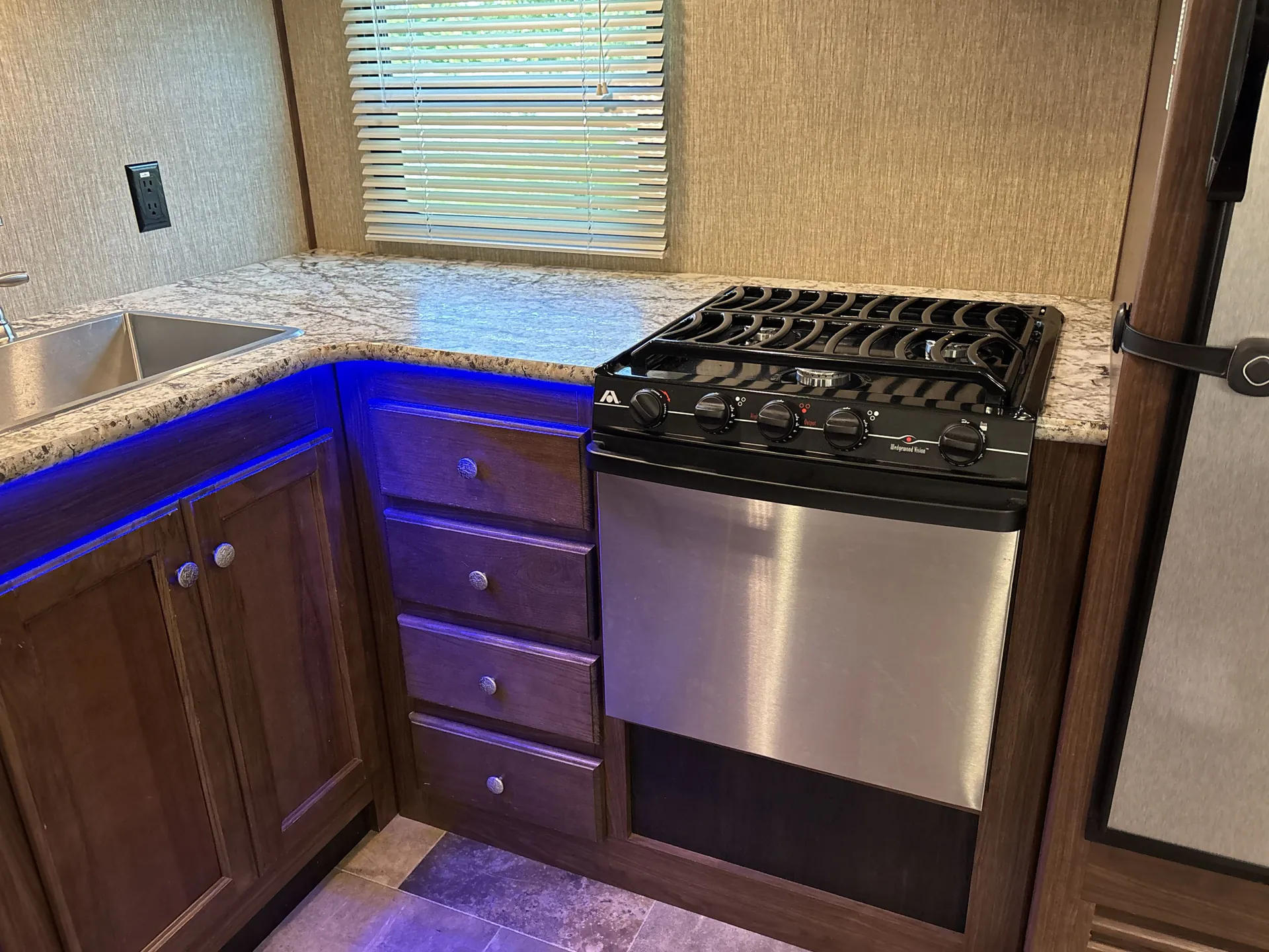 2017 Keystone Sprinter 29BH — living area main