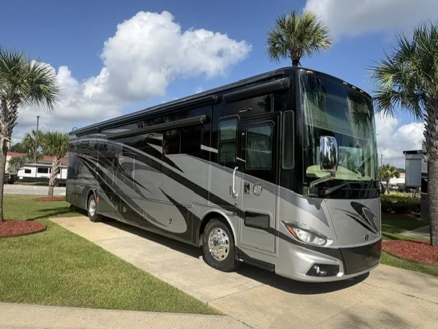 2018 Tiffin Phaeton 40 AH - Photo 2
