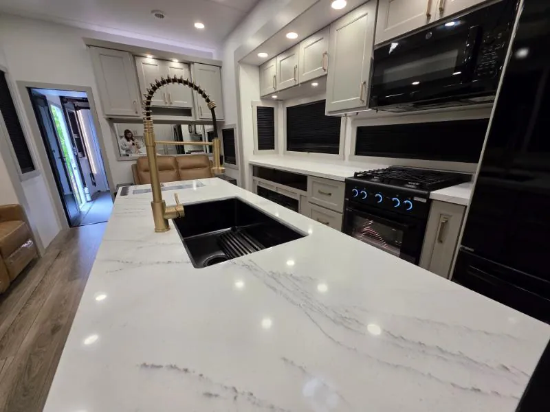 2026 Brinkley Model G 4100, Photos photo 5