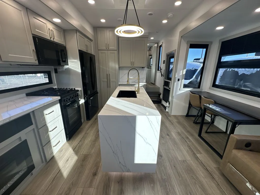 2026 Brinkley Model G 4100, Photos photo 13
