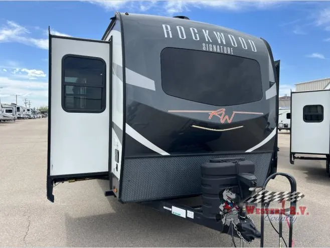 2021 Forest River Rockwood Signature Ultra Lite 8324SB - Photo 3