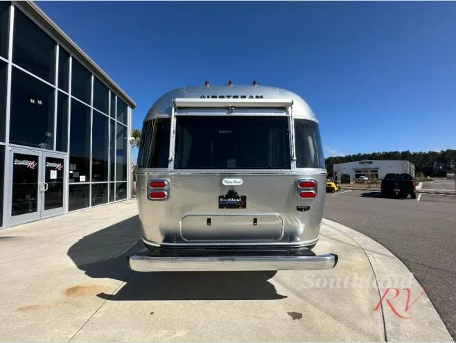 2026 Airstream Flying Cloud 28RB QUEEN - Photo 4