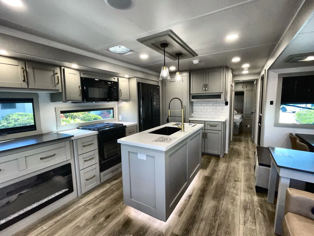 2026 Brinkley Model Z Air 297, Photos photo 12