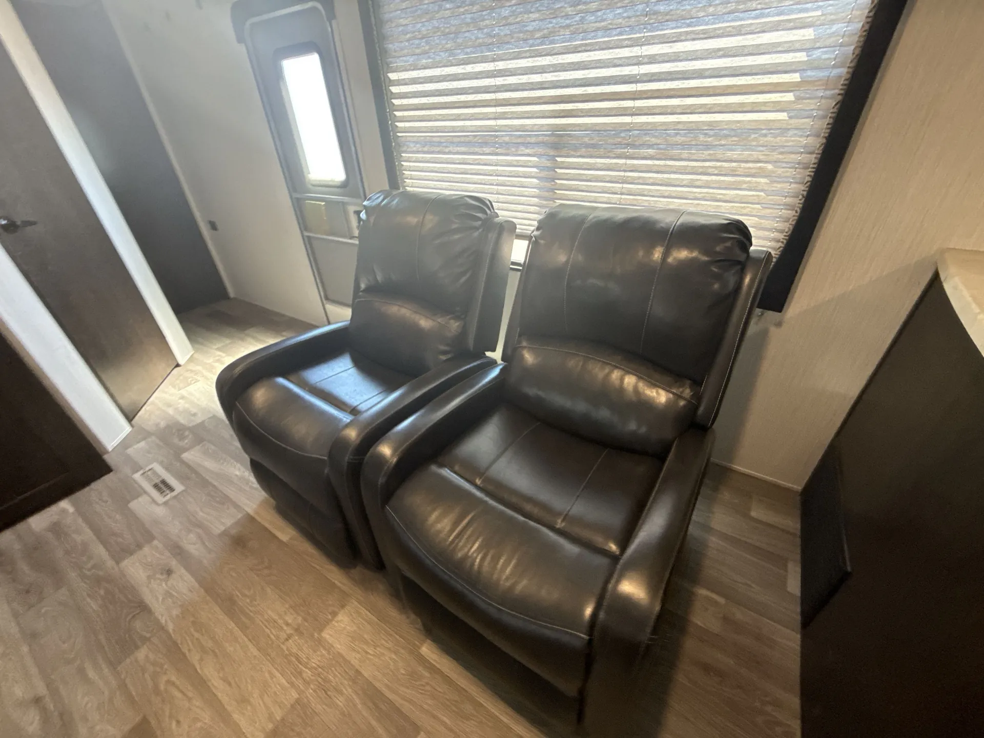 2021 Heartland Pioneer RK280 — living area main