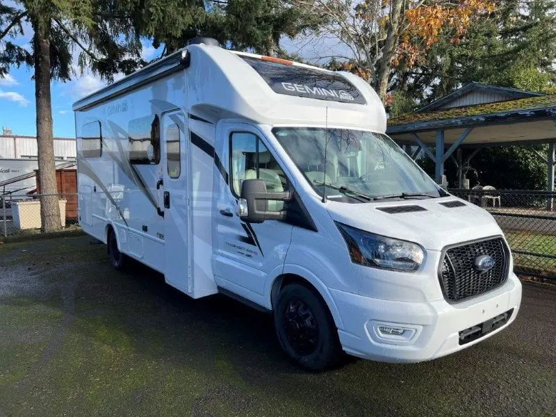 2025 Thor Motor Coach Gemini AWD 24KB - Photo 2