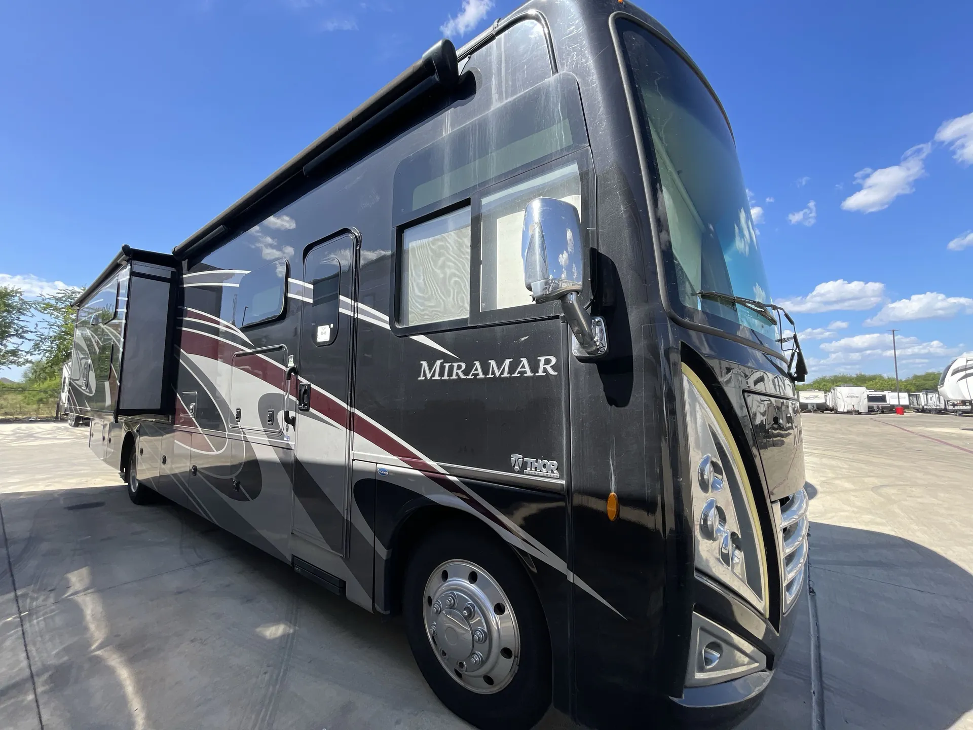 2022 Thor Motor Coach Miramar 37.1 dealer photo 1 from Camping World