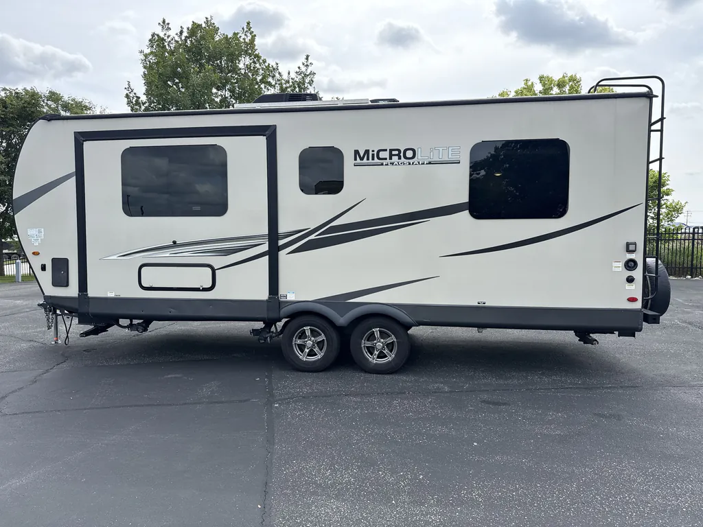 2022 Forest River Flagstaff Micro Lite 25FKS, Photos photo 6
