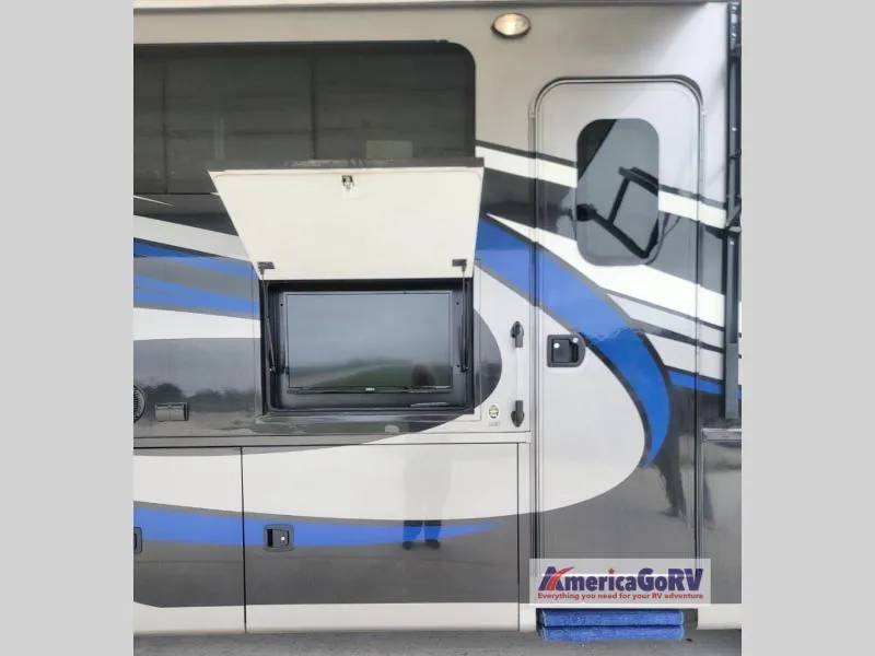 2016 Thor Motor Coach Outlaw 38RF - Photo 2