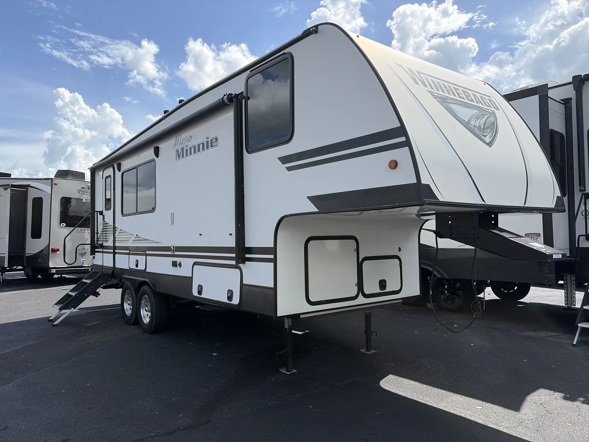 2020 Winnebago Micro Minnie 2405RG - Photo 2