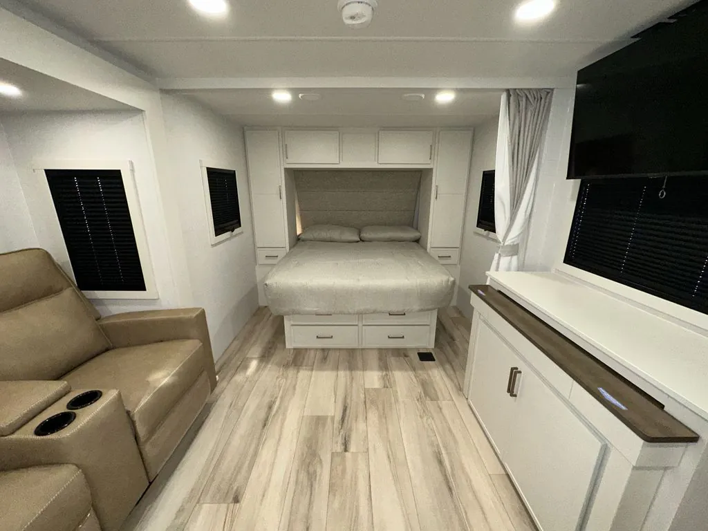 2026 Brinkley Model Ix 23X, Photos photo 6