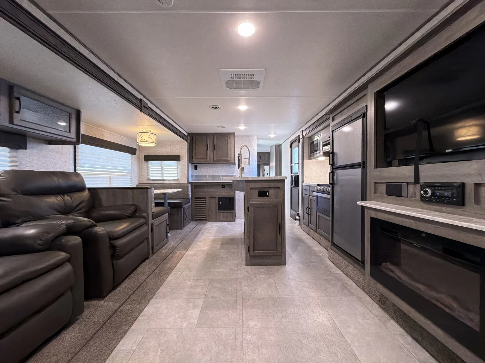 2020 Coachmen Apex 293RLDS — living area main