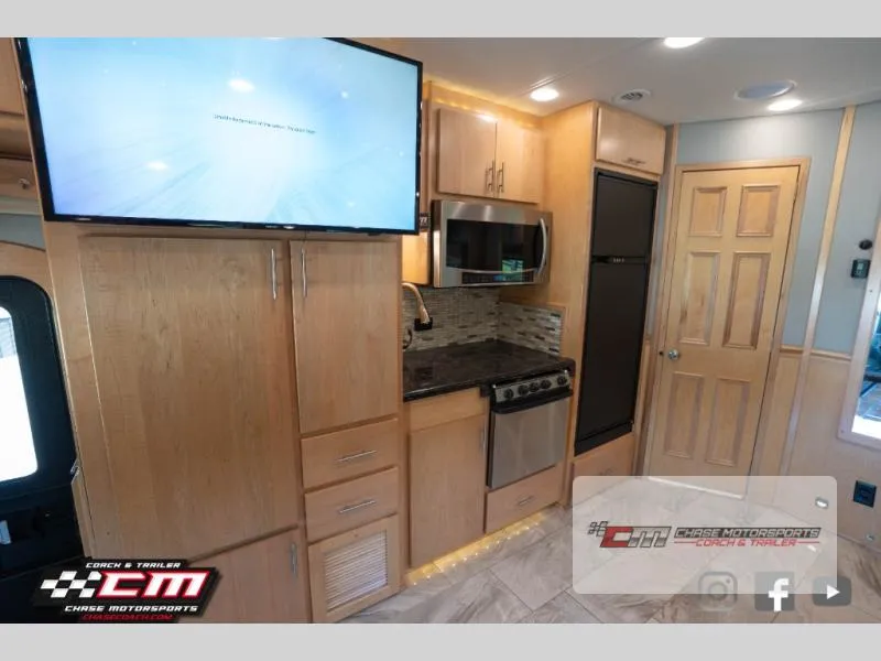 2018 Renegade Peterbilt Used    17' Toterhome - Photo 3