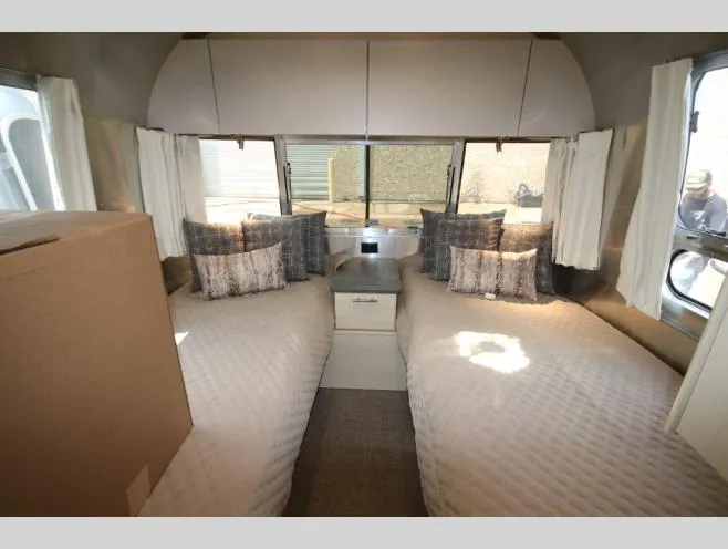 2026 Airstream Flying Cloud 23FB - Photo 3