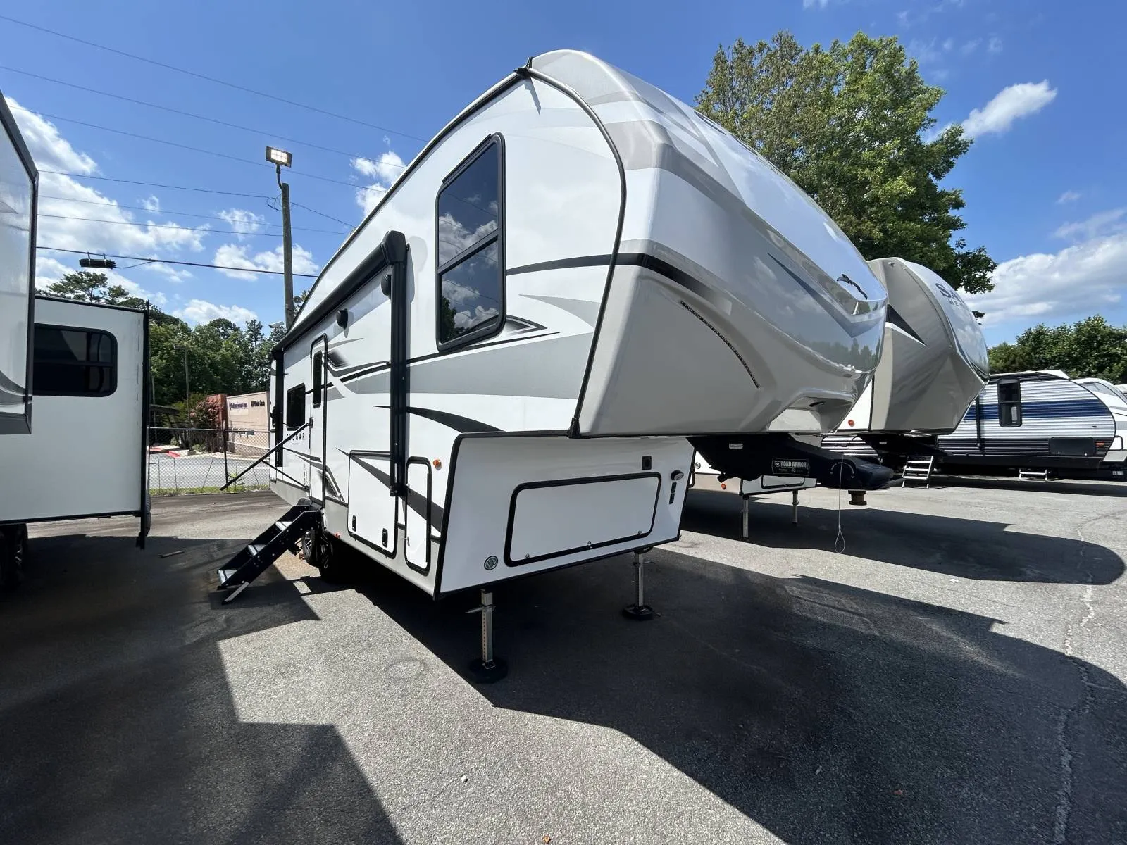 2024 Keystone Cougar Half-Ton 23MLE - Photo 3