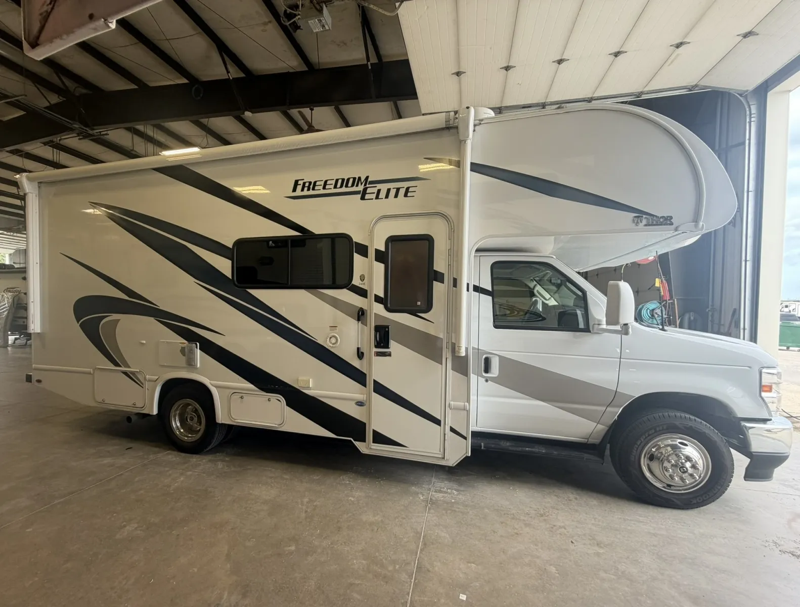 2024 Thor Motor Coach Freedom Elite 24HE - Photo 2