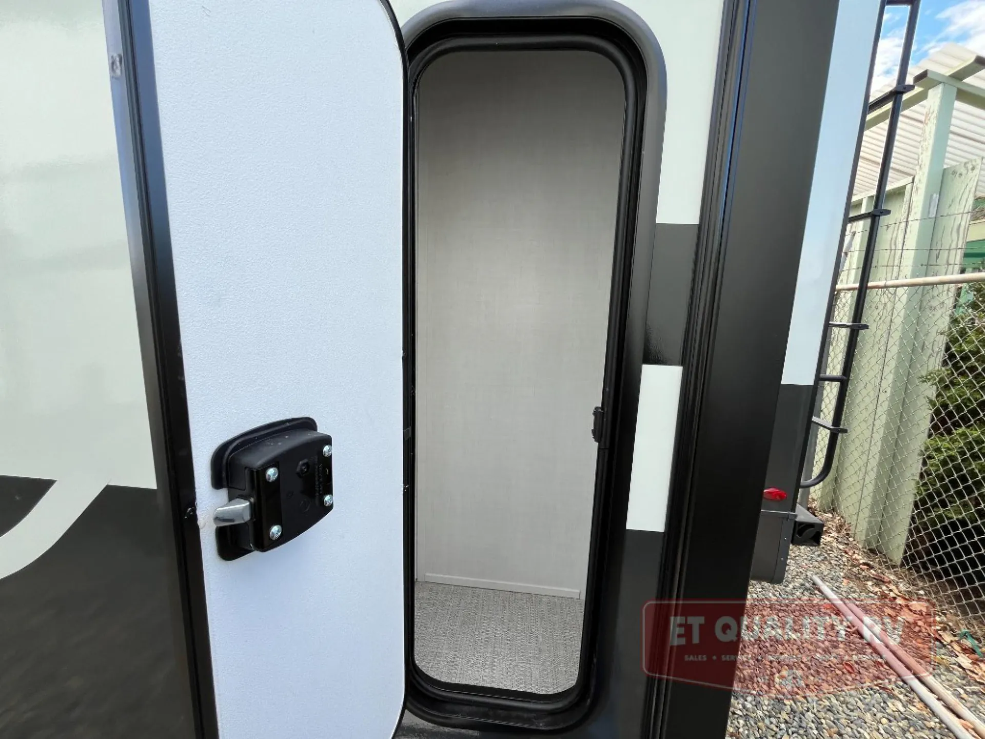 2026 Forest River Rockwood Mini Lite 2515S — Photo 6