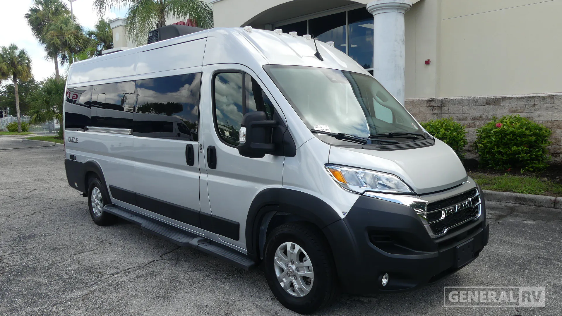 2024 Thor Motor Coach Dazzle 2LB - Photo 2