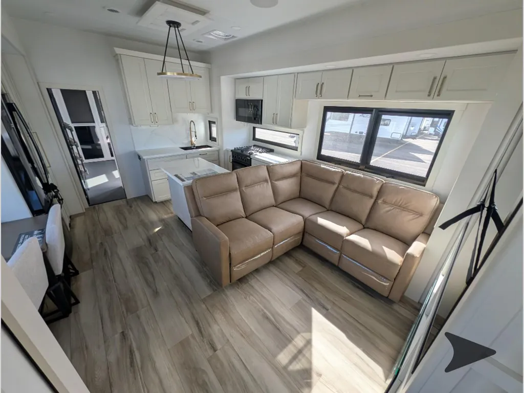 2027 Brinkley Model G 3970, Photos photo 7