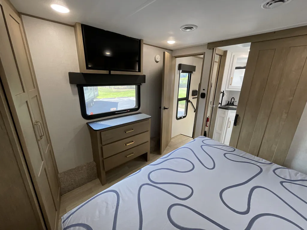 2025 Keystone Raptor 415, Photos photo 12