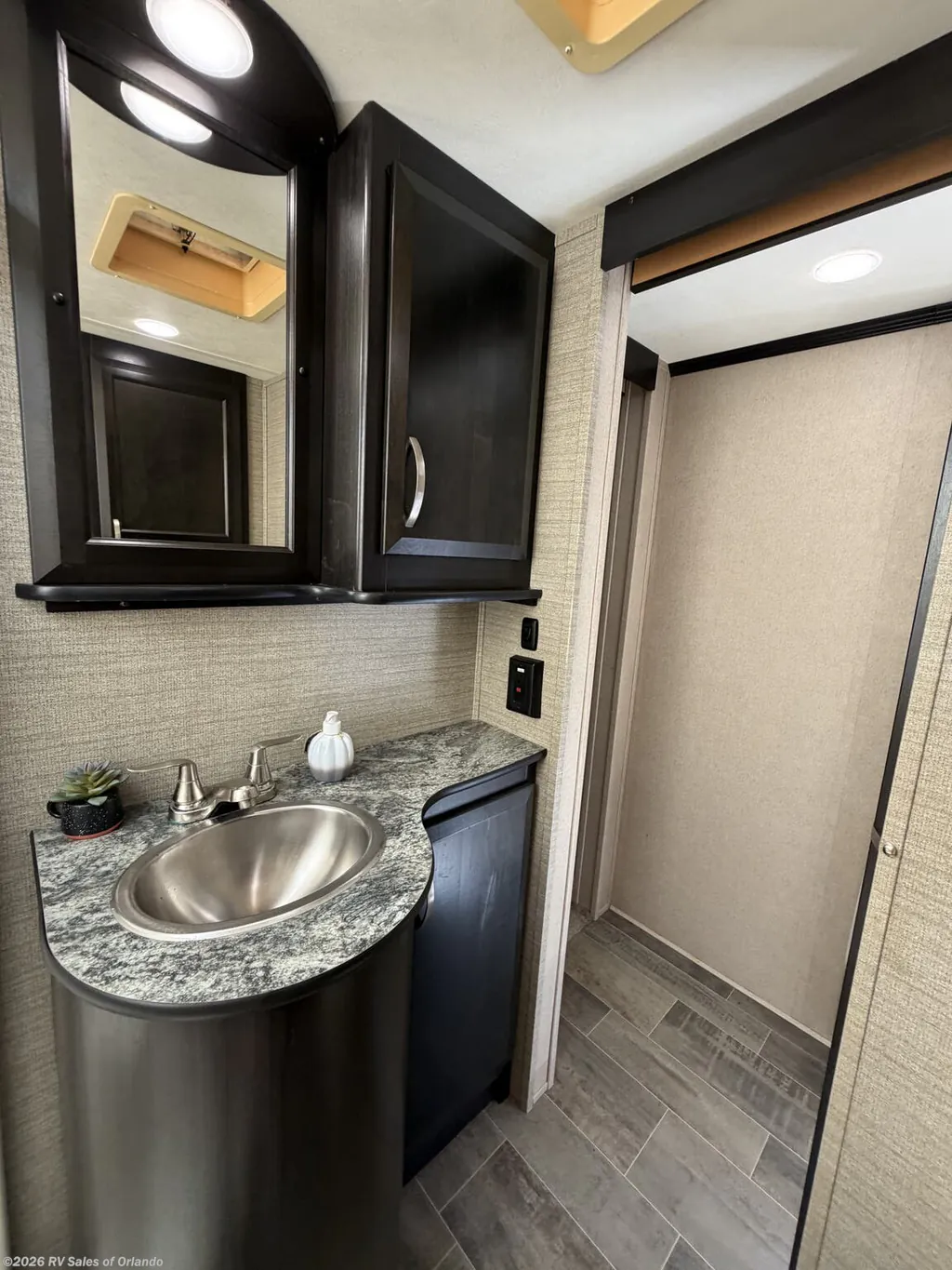 2018 Dutchmen Voltage Triton 3551, Photos photo 32
