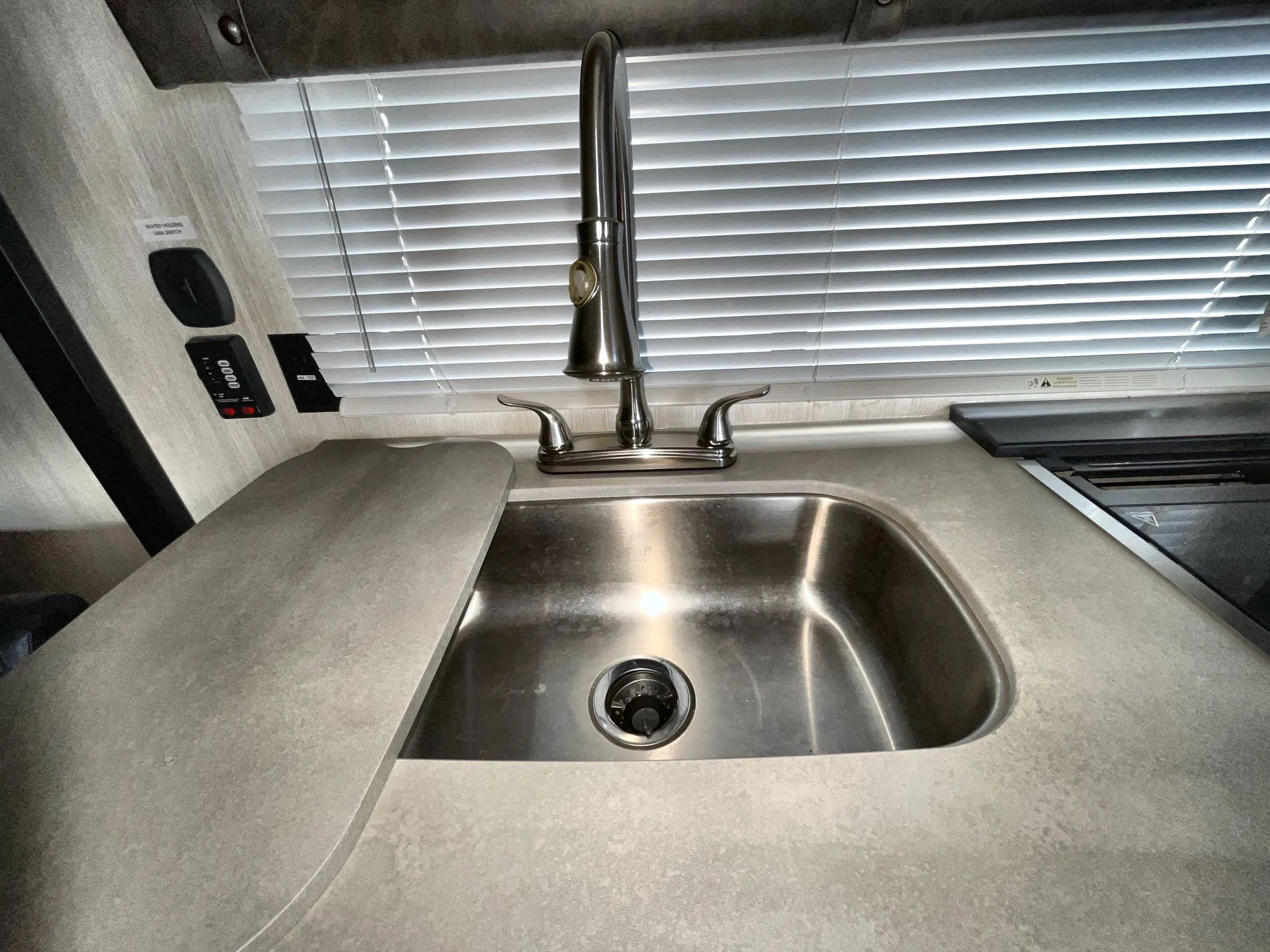 2019 Forest River Vengeance Rogue 25V — Photo 7