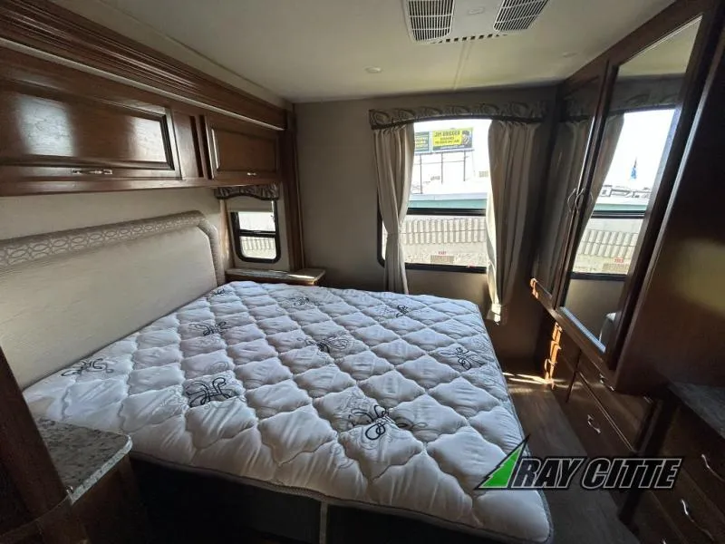 2017 Fleetwood Flair 31W - Photo 4